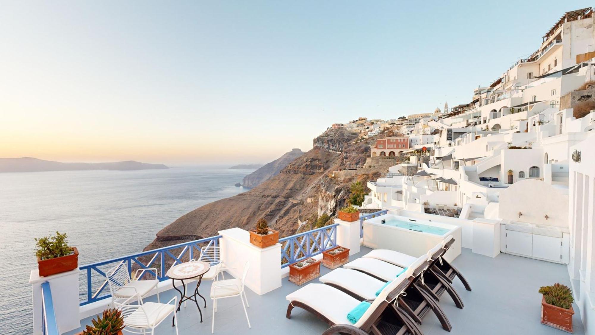 Golden Grey Goose Apartment Fira (Santorini)