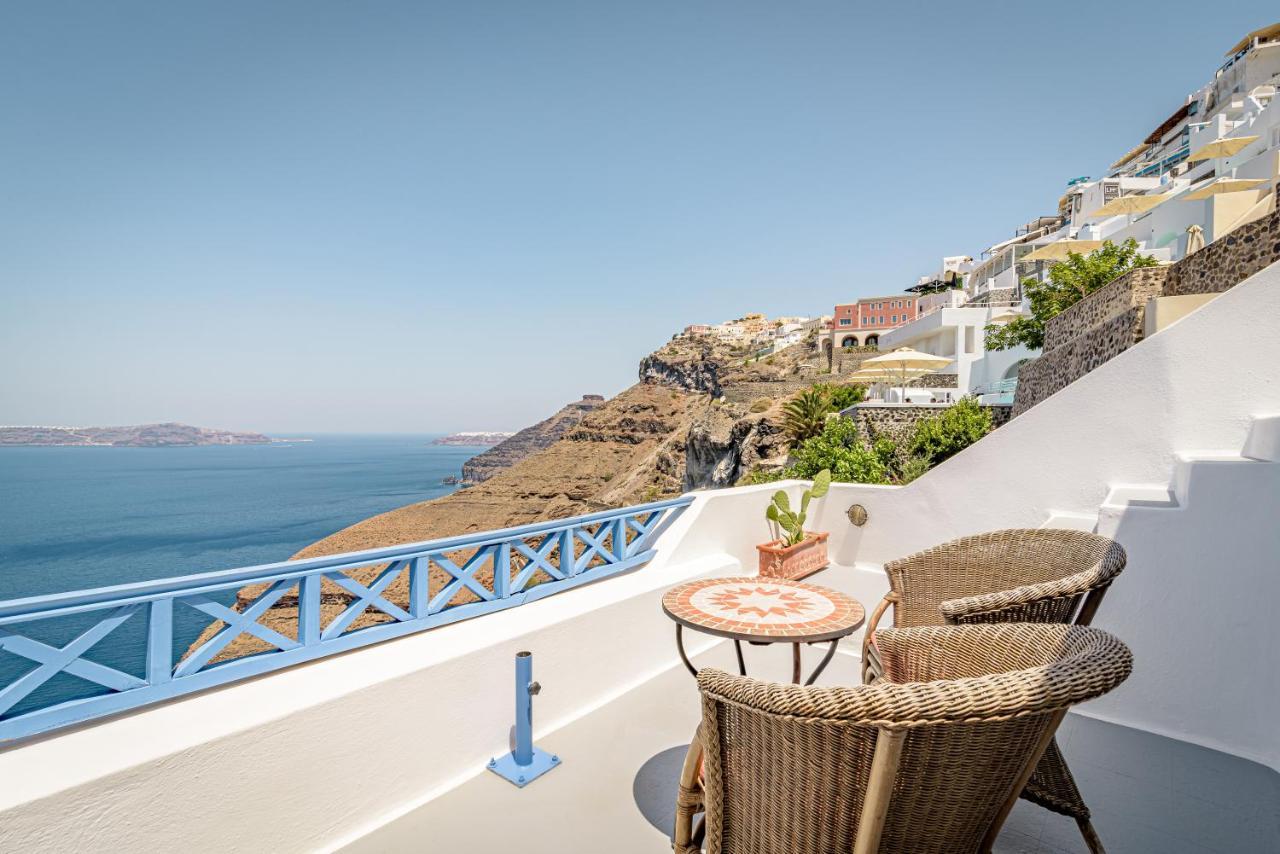 Golden Grey Goose * Fira (Santorini)