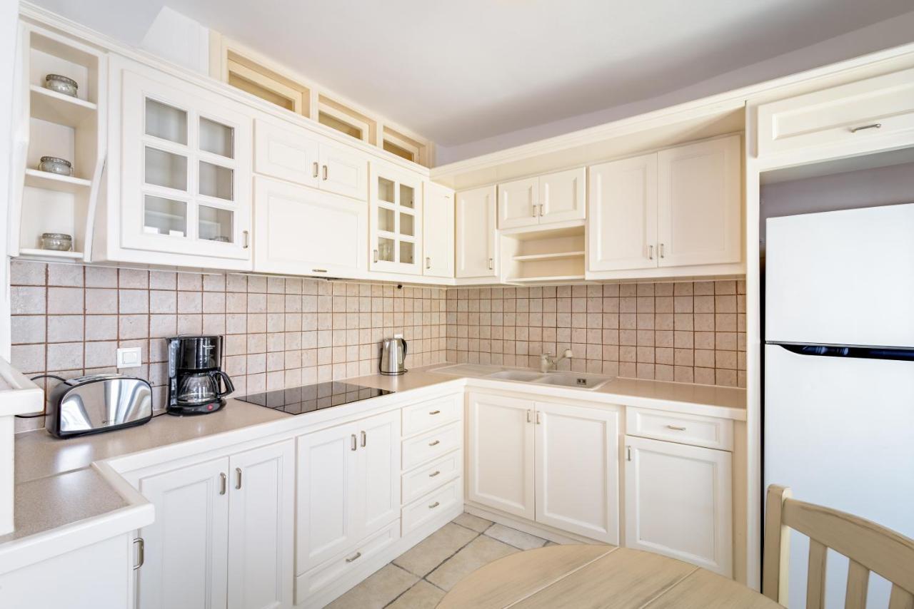 Golden Grey Goose Apartment