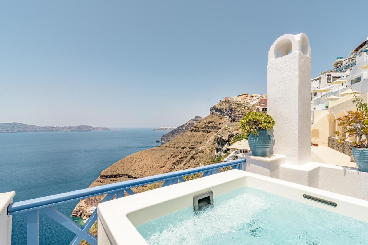 Golden Grey Goose * Fira (Santorini)