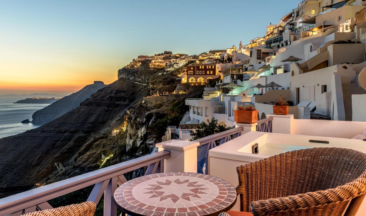 Golden Grey Goose * Fira (Santorini)