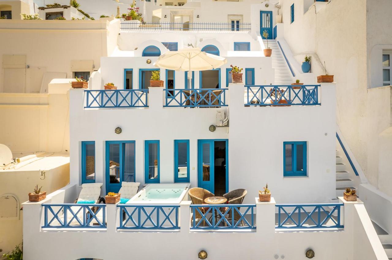 Golden Grey Goose * Fira (Santorini)