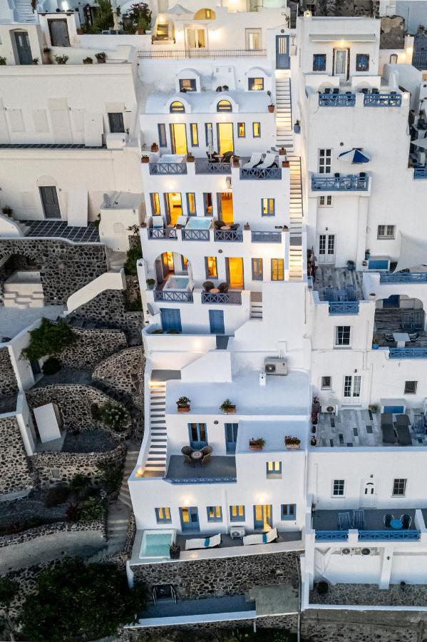 Golden Grey Goose * Fira (Santorini)